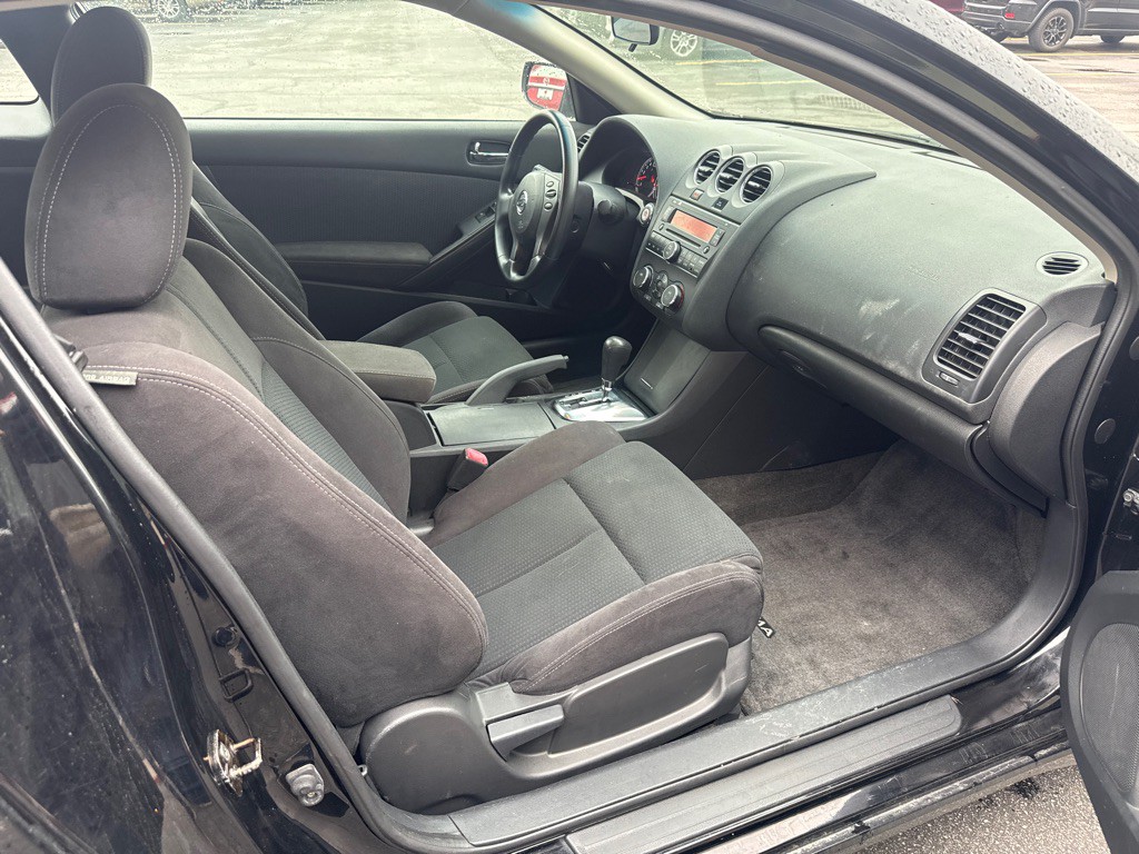 2010 Nissan Altima Image 10