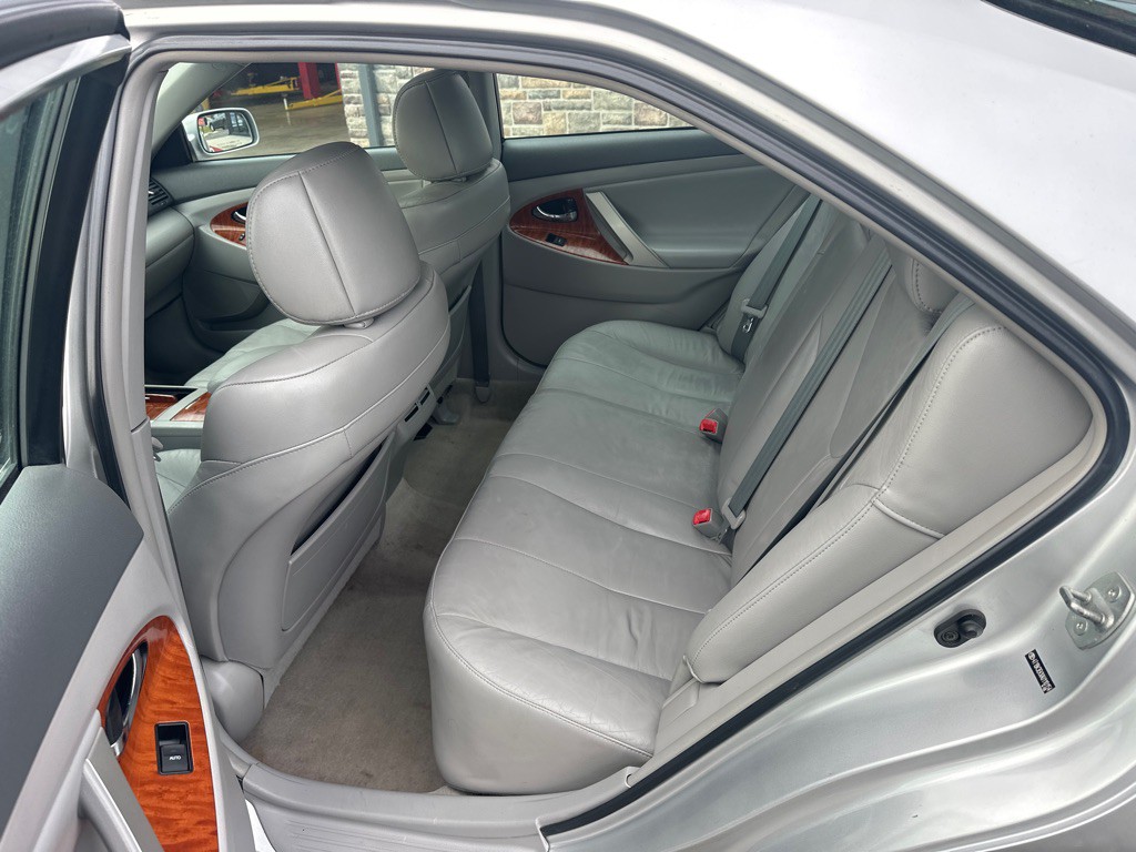 2010 Toyota Camry Image 9