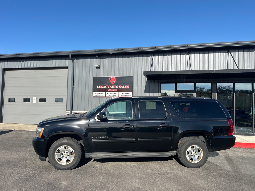 2012 Chevrolet Suburban Image 2