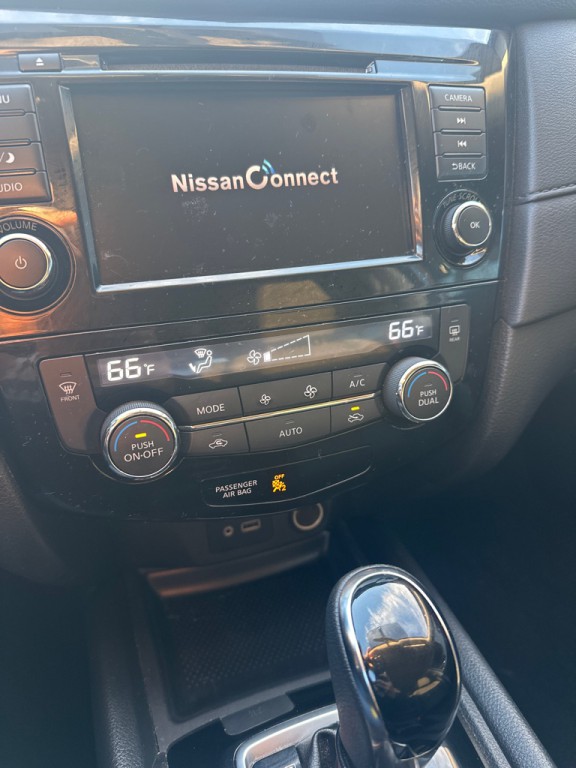 2018 Nissan Rogue Image 13