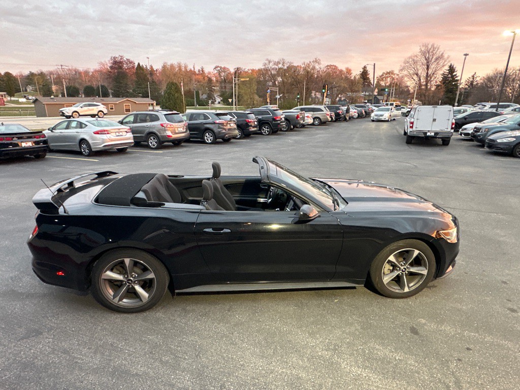 2016 Ford Mustang Image 18