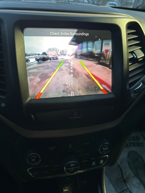 2016 Jeep Cherokee Image 12