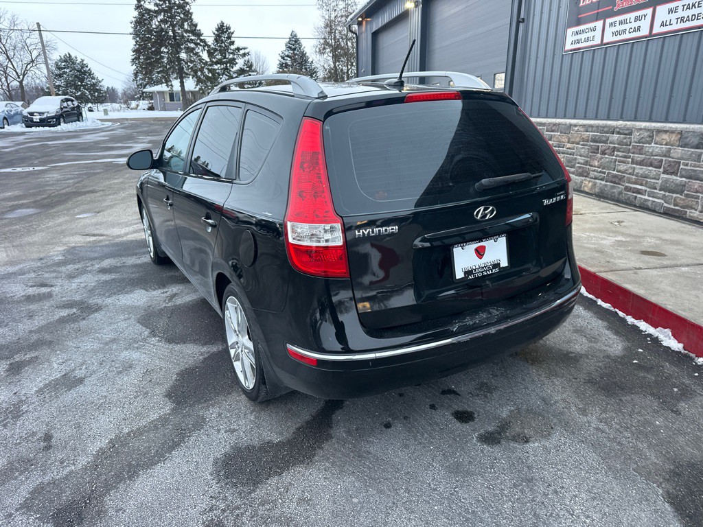 2011 Hyundai Elantra Image 3