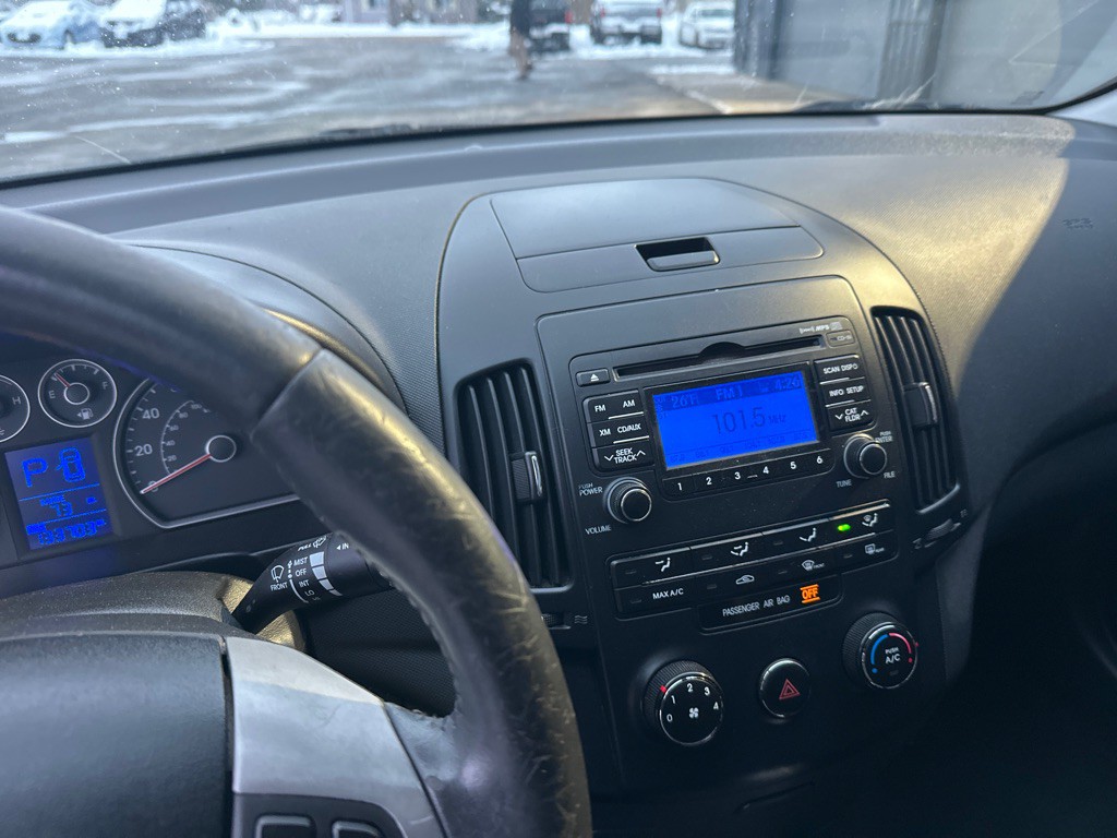 2011 Hyundai Elantra Image 12