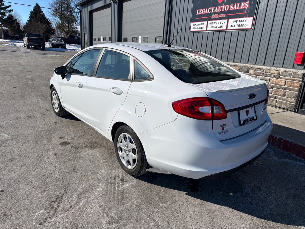2013 Ford Fiesta Image 3
