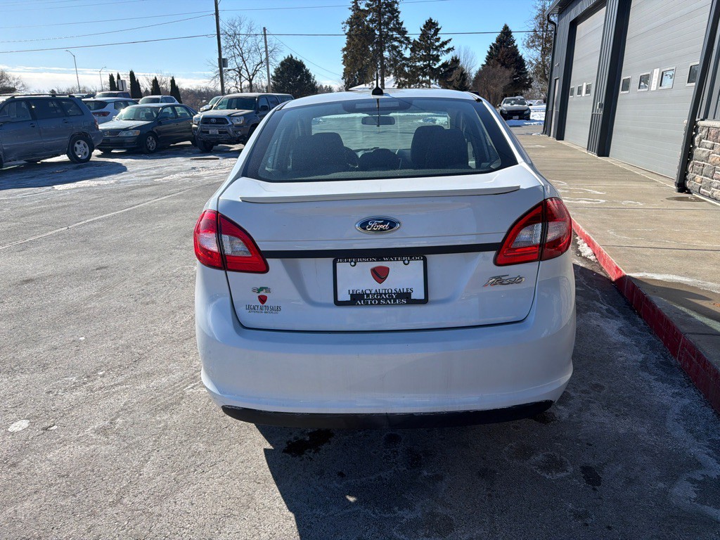 2013 Ford Fiesta Image 4