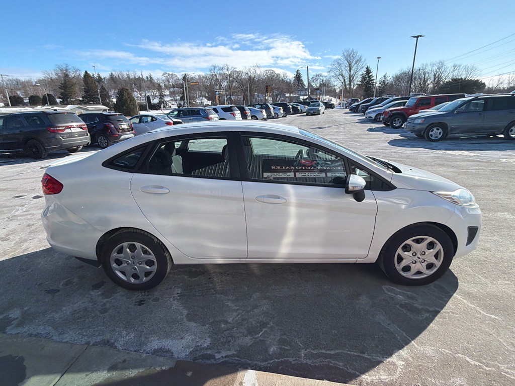 2013 Ford Fiesta Image 6