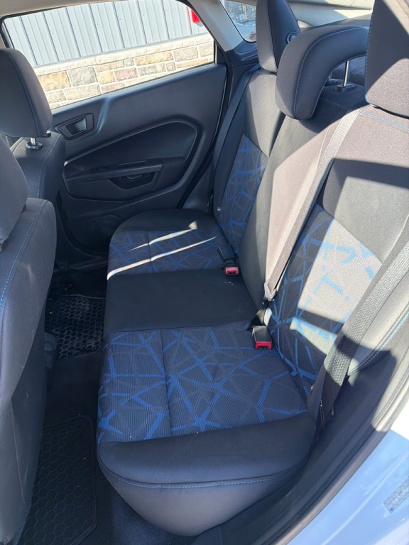 2013 Ford Fiesta Image 9