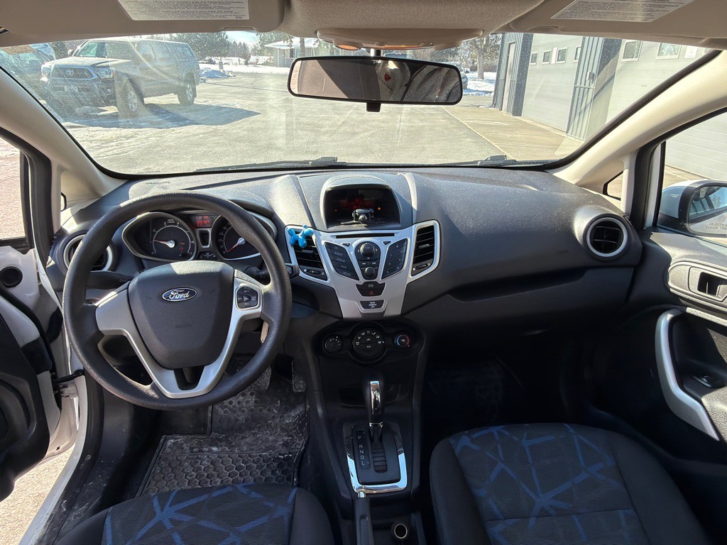 2013 Ford Fiesta Image 10