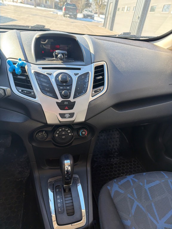 2013 Ford Fiesta Image 12