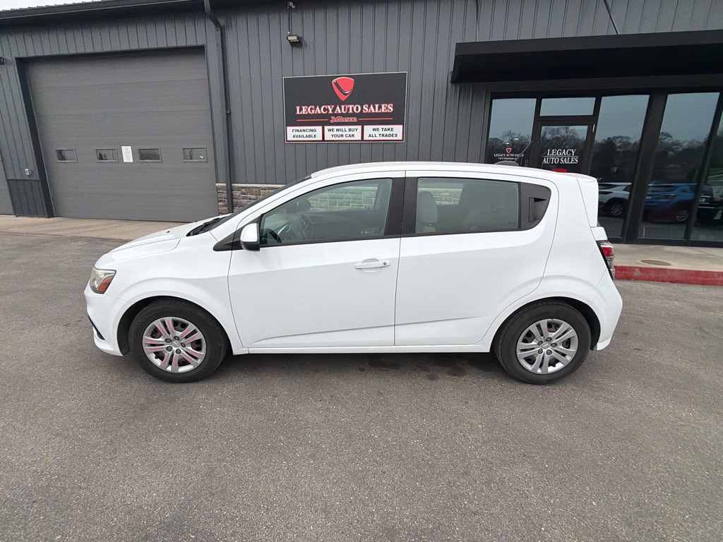 2017 Chevrolet Sonic Image 2