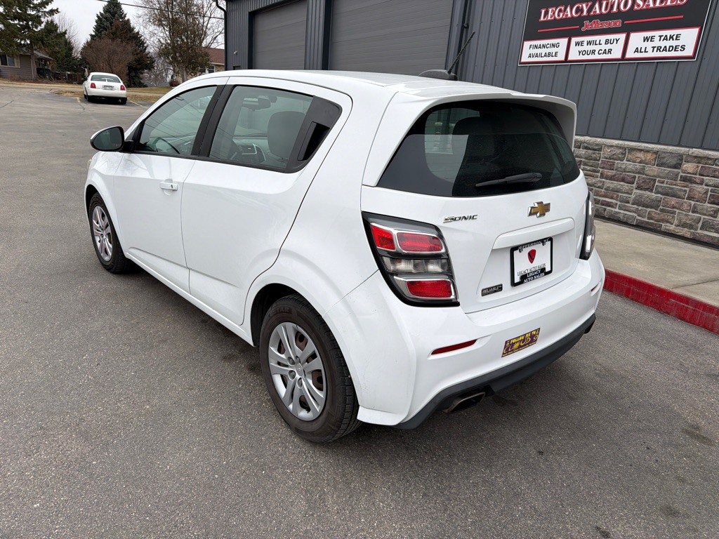 2017 Chevrolet Sonic Image 3