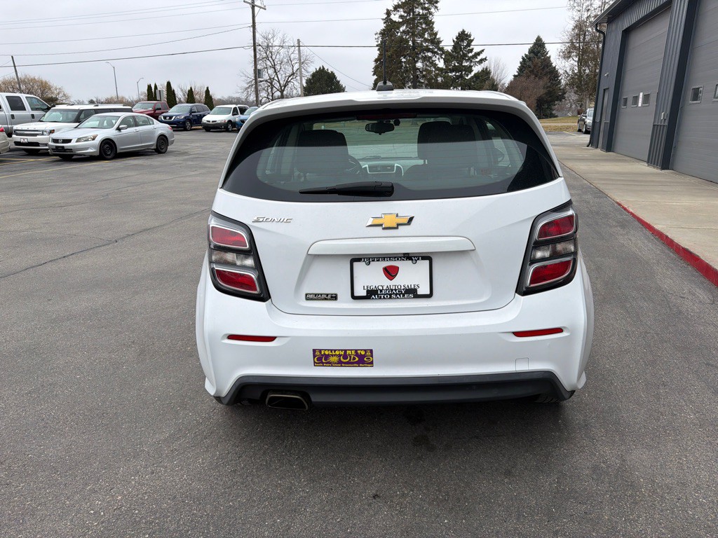 2017 Chevrolet Sonic Image 4