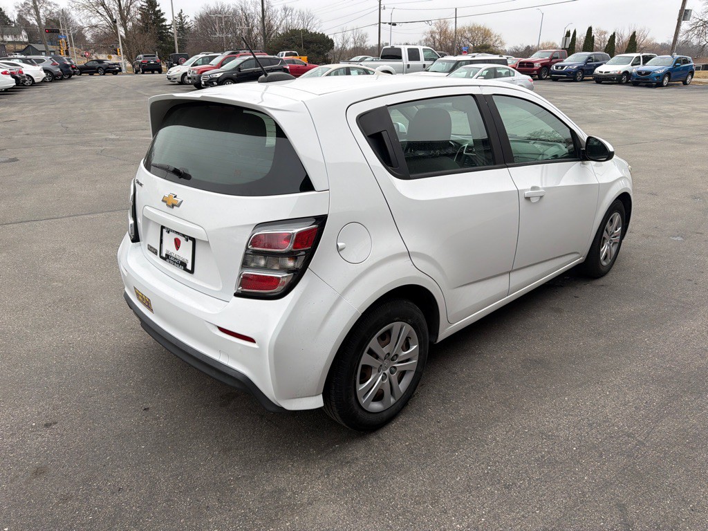 2017 Chevrolet Sonic Image 5
