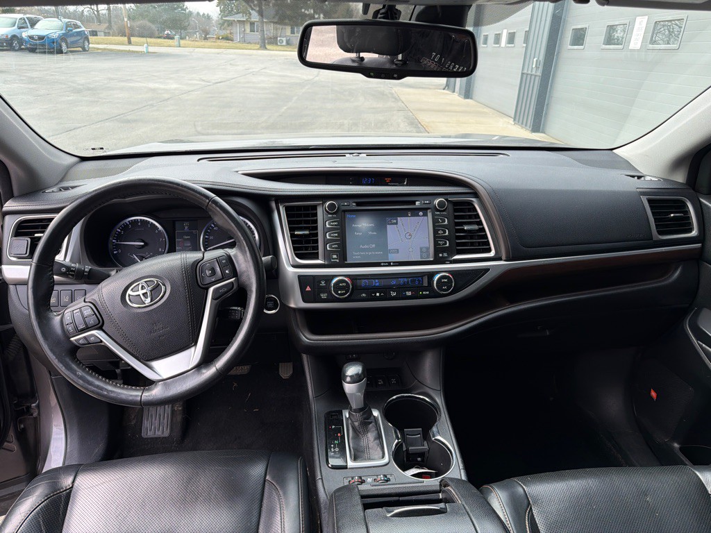 2015 Toyota Highlander Image 12