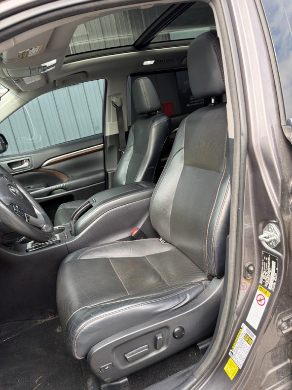 2015 Toyota Highlander Image 13