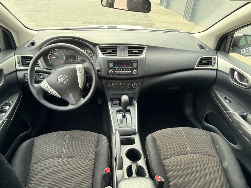 2016 Nissan Sentra Image 9
