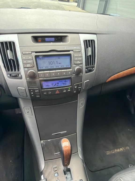 2009 Hyundai Sonata Image 13