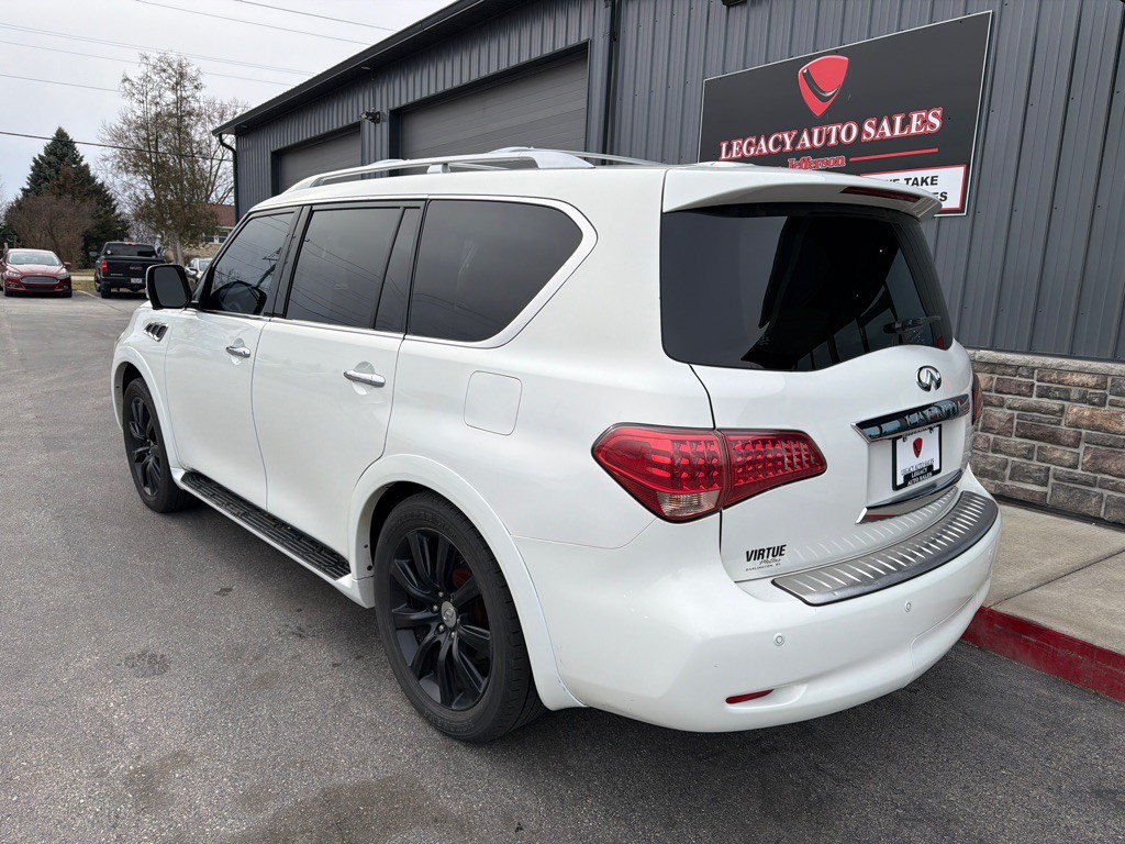 2013 INFINITI QX56 Image 3