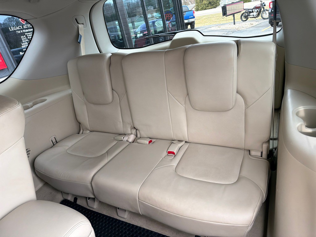 2013 INFINITI QX56 Image 9