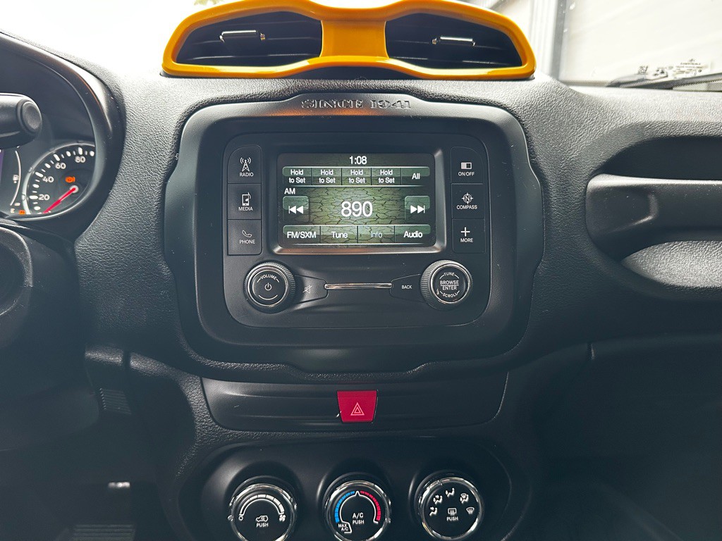 2016 Jeep Renegade Image 11