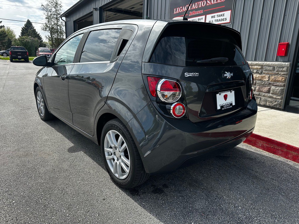 2016 Chevrolet Sonic Image 3