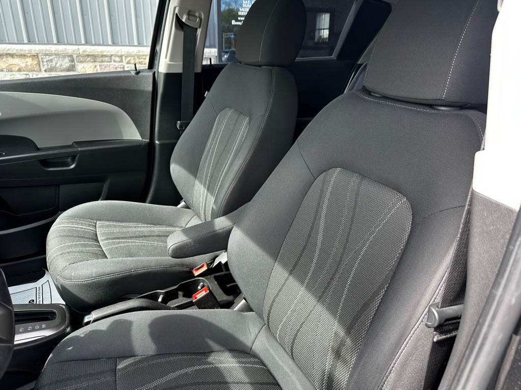 2016 Chevrolet Sonic Image 9
