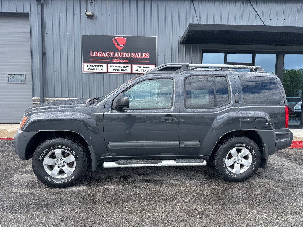 2013 Nissan Xterra Image 2
