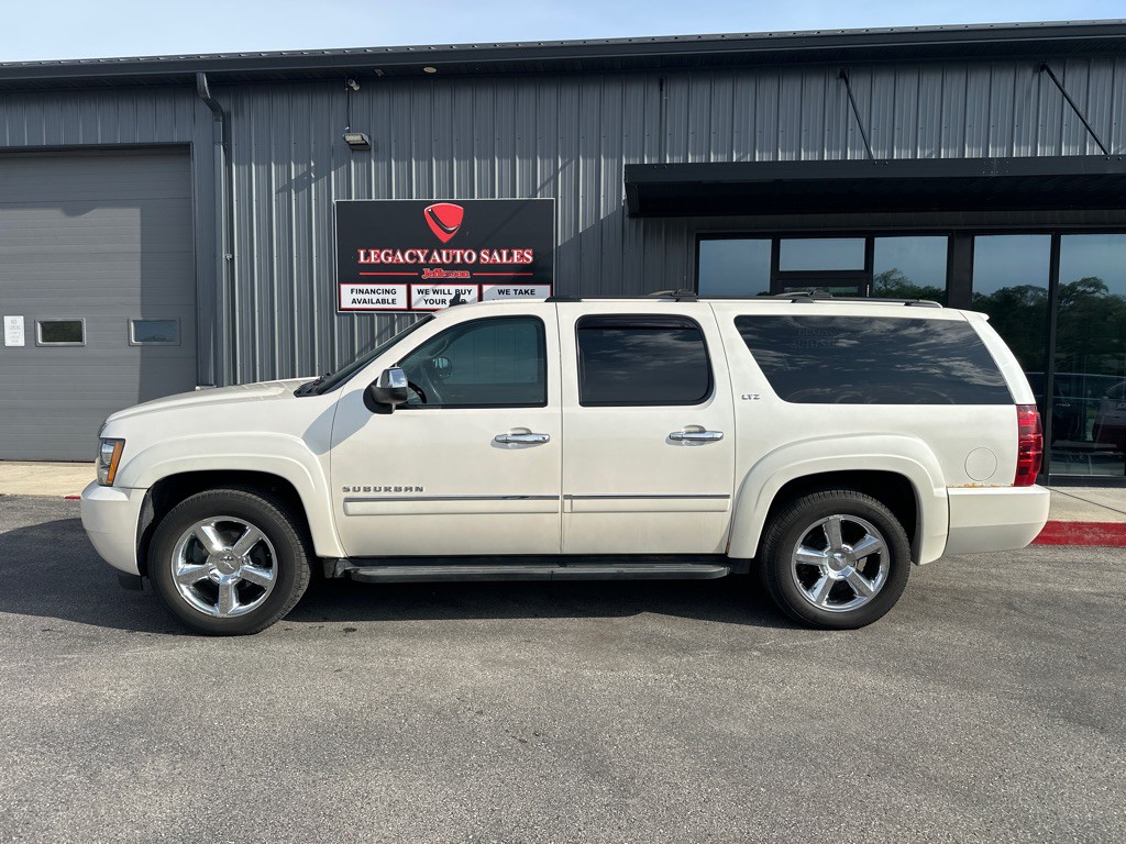 2012 Chevrolet Suburban Image 2