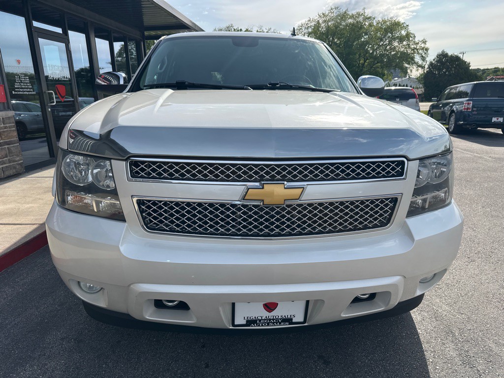 2012 Chevrolet Suburban Image 5
