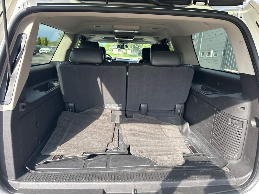 2012 Chevrolet Suburban Image 6
