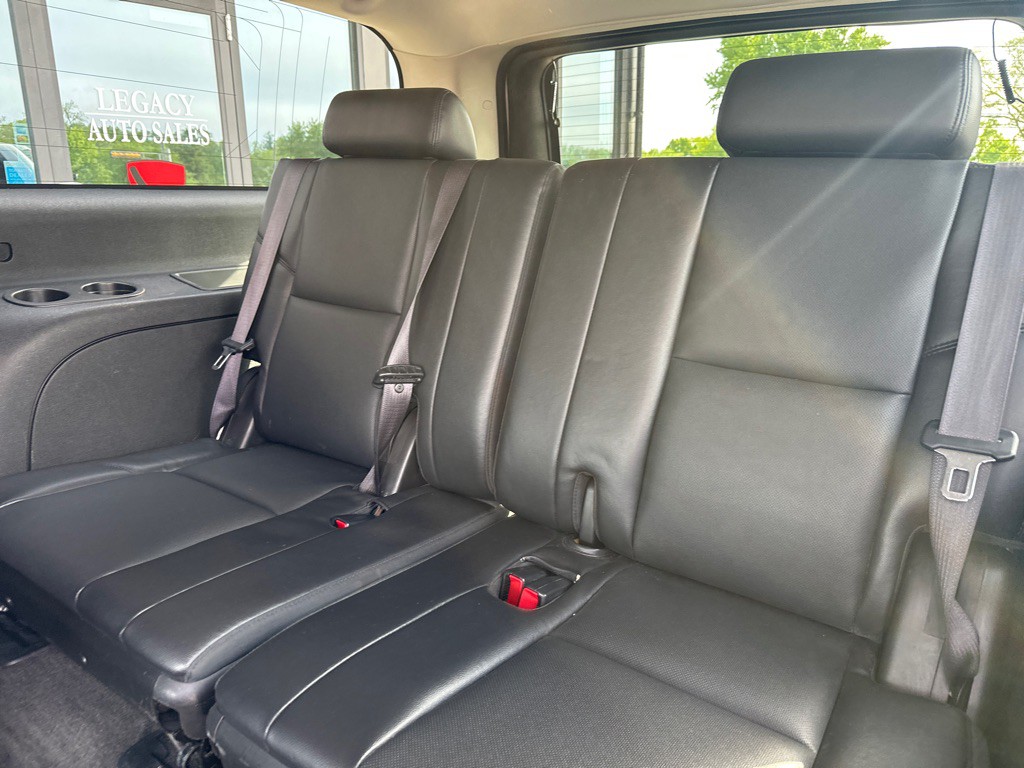 2012 Chevrolet Suburban Image 7
