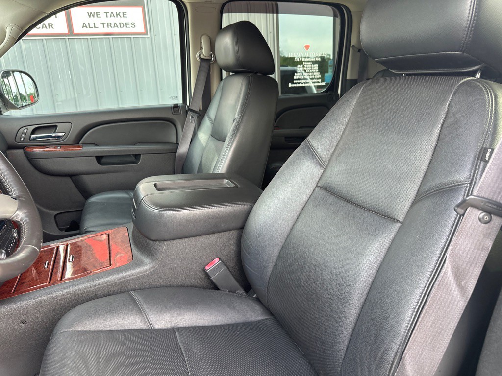 2012 Chevrolet Suburban Image 9