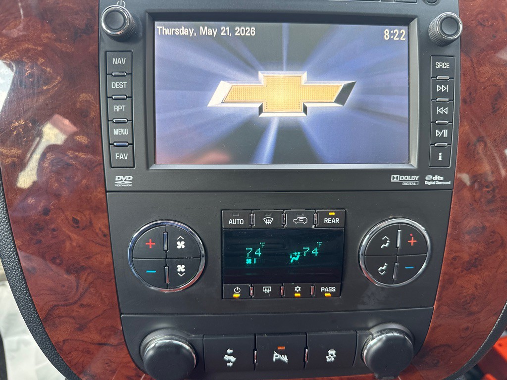 2012 Chevrolet Suburban Image 10