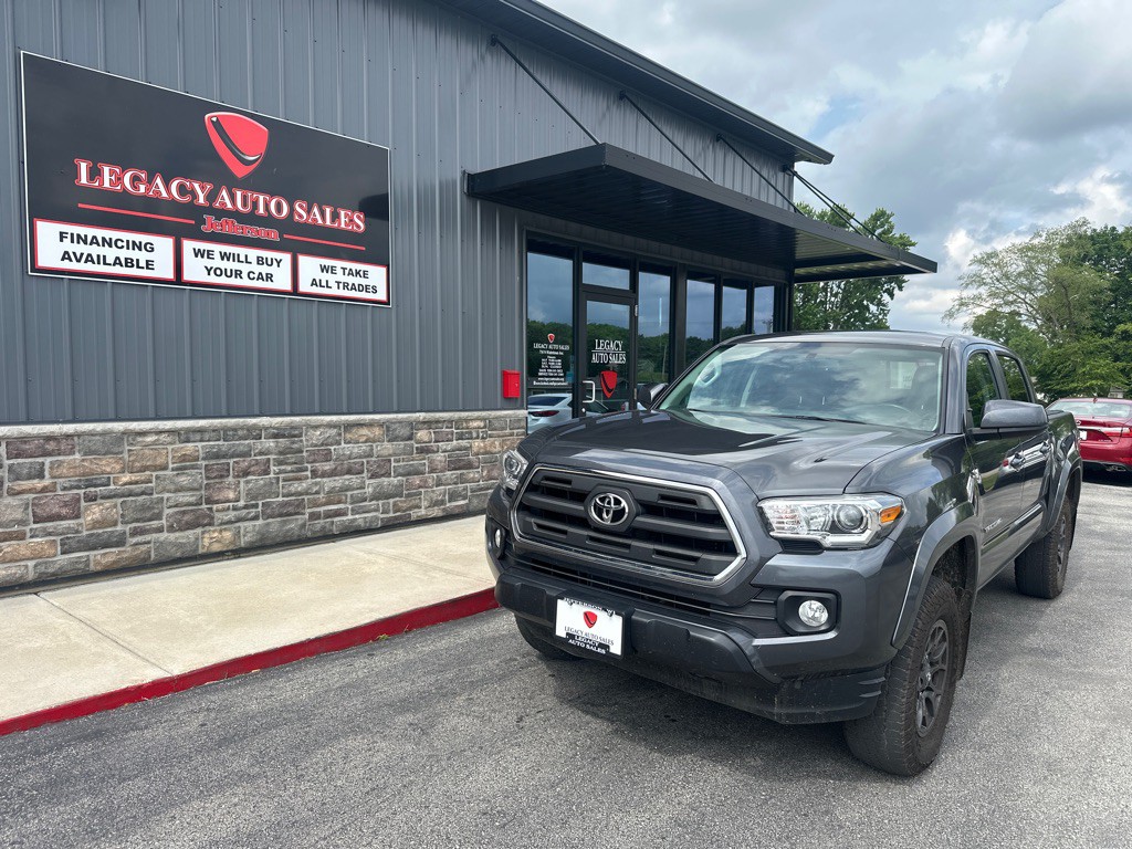 2017 Toyota Tacoma Image 1