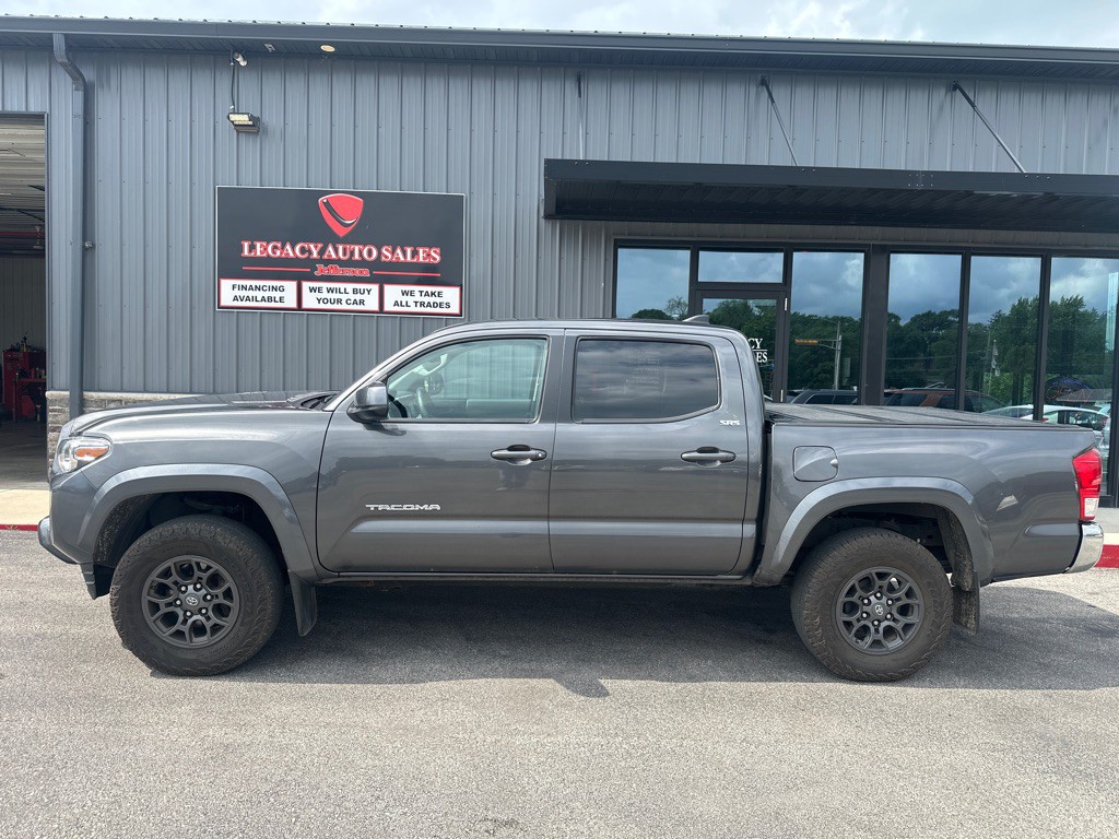 2017 Toyota Tacoma Image 2