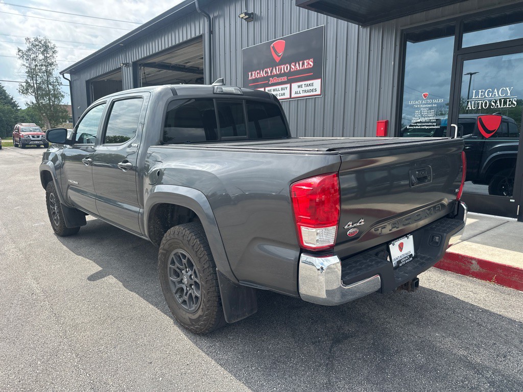 2017 Toyota Tacoma Image 3