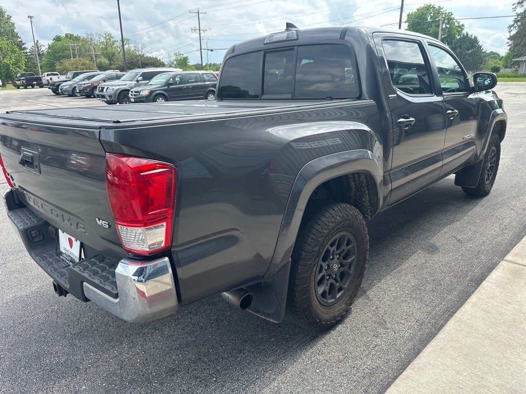 2017 Toyota Tacoma Image 5