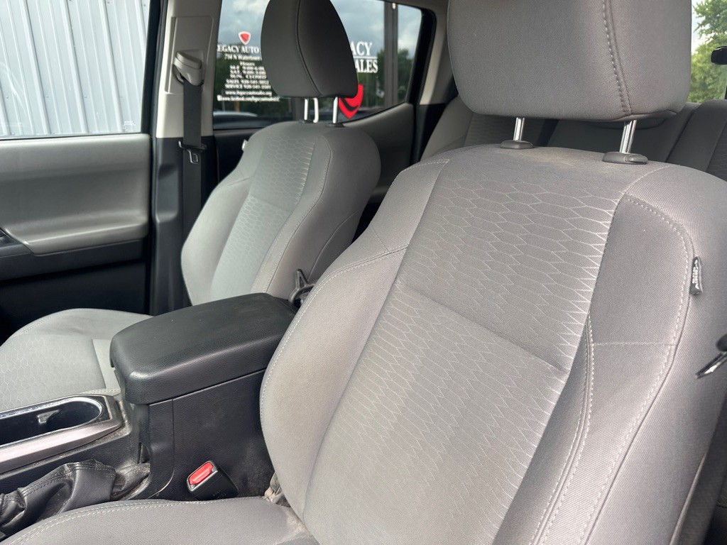 2017 Toyota Tacoma Image 9