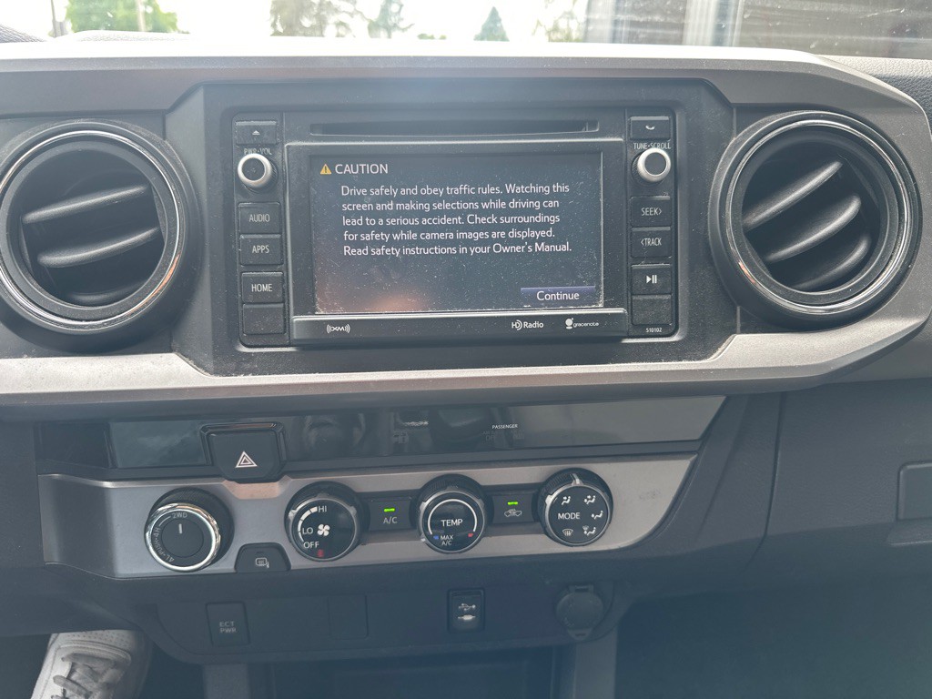 2017 Toyota Tacoma Image 10