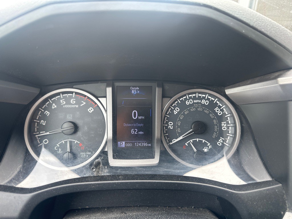 2017 Toyota Tacoma Image 11
