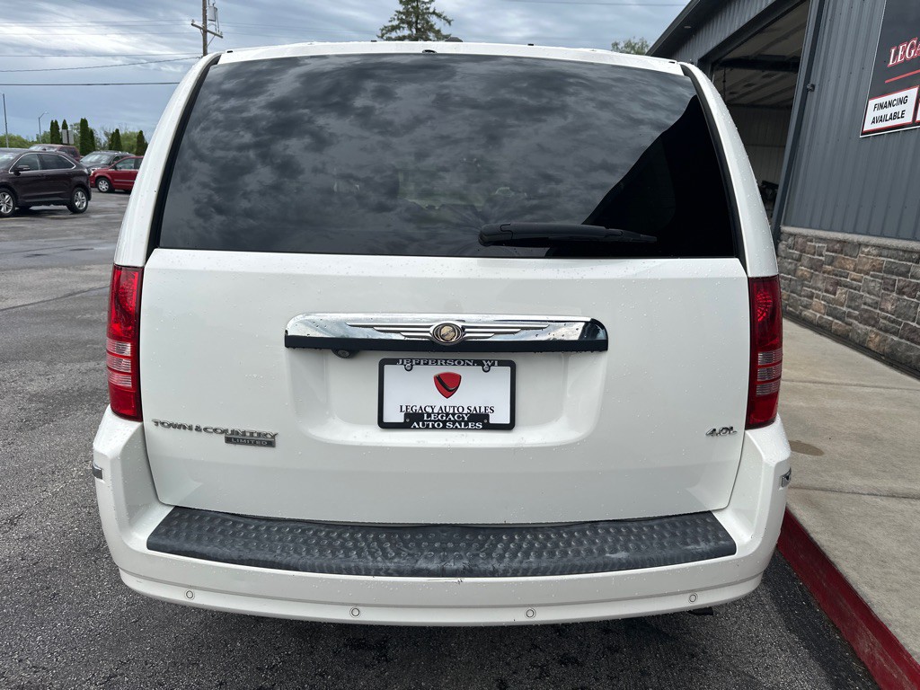 2008 Chrysler Town & Country Image 4