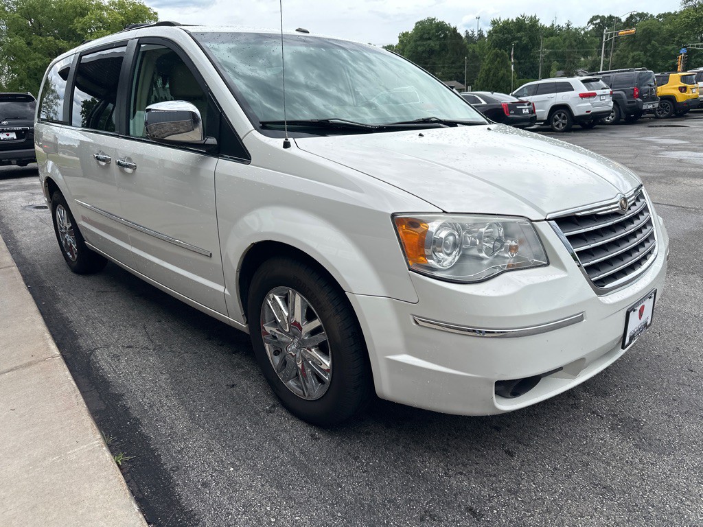 2008 Chrysler Town & Country Image 6