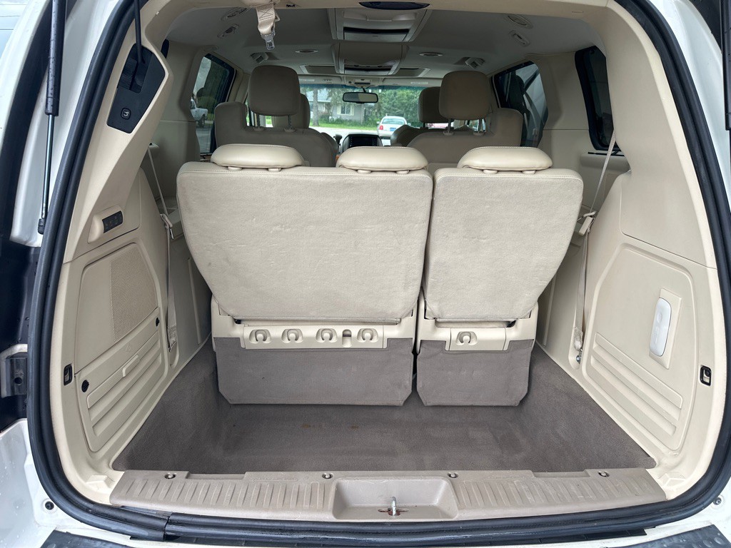 2008 Chrysler Town & Country Image 8