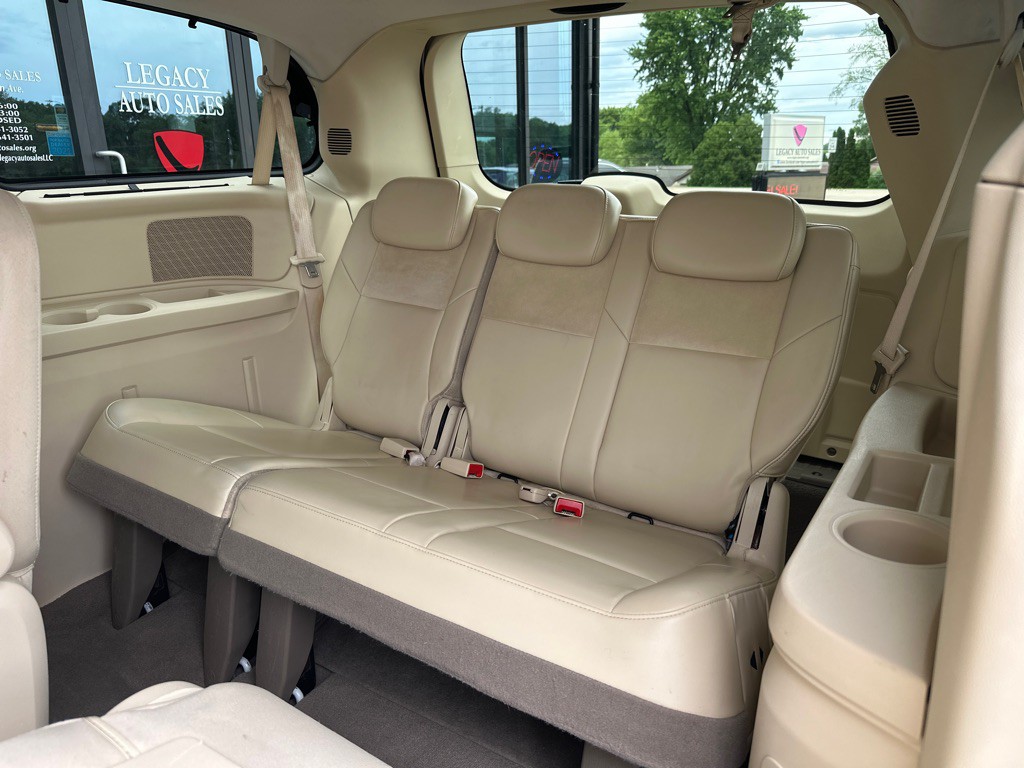 2008 Chrysler Town & Country Image 9