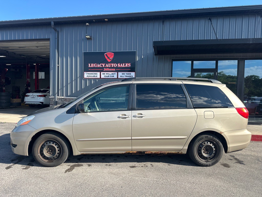 2009 Toyota Sienna Image 2