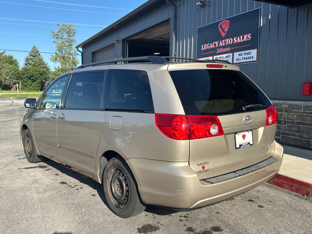 2009 Toyota Sienna Image 3