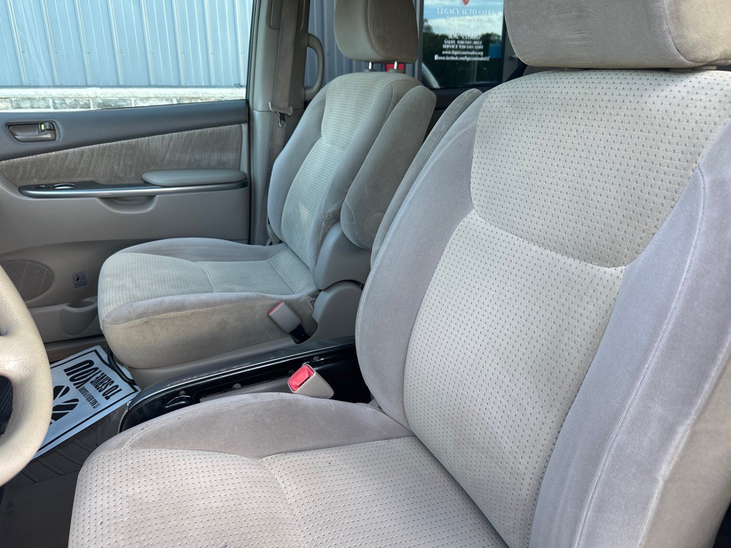 2009 Toyota Sienna Image 11