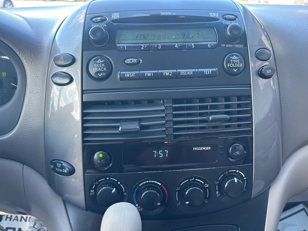 2009 Toyota Sienna Image 12