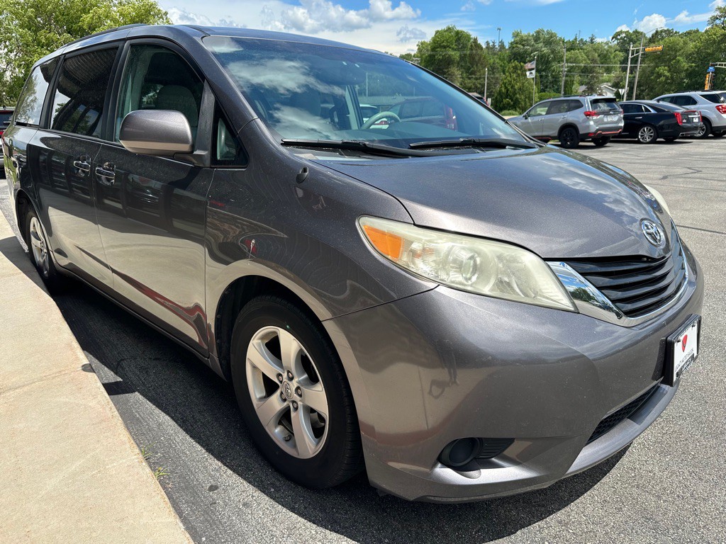 2014 Toyota Sienna Image 6